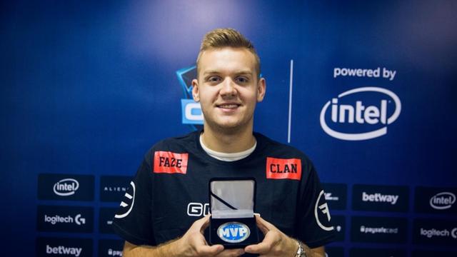 canyon：我们故意放强势英雄的