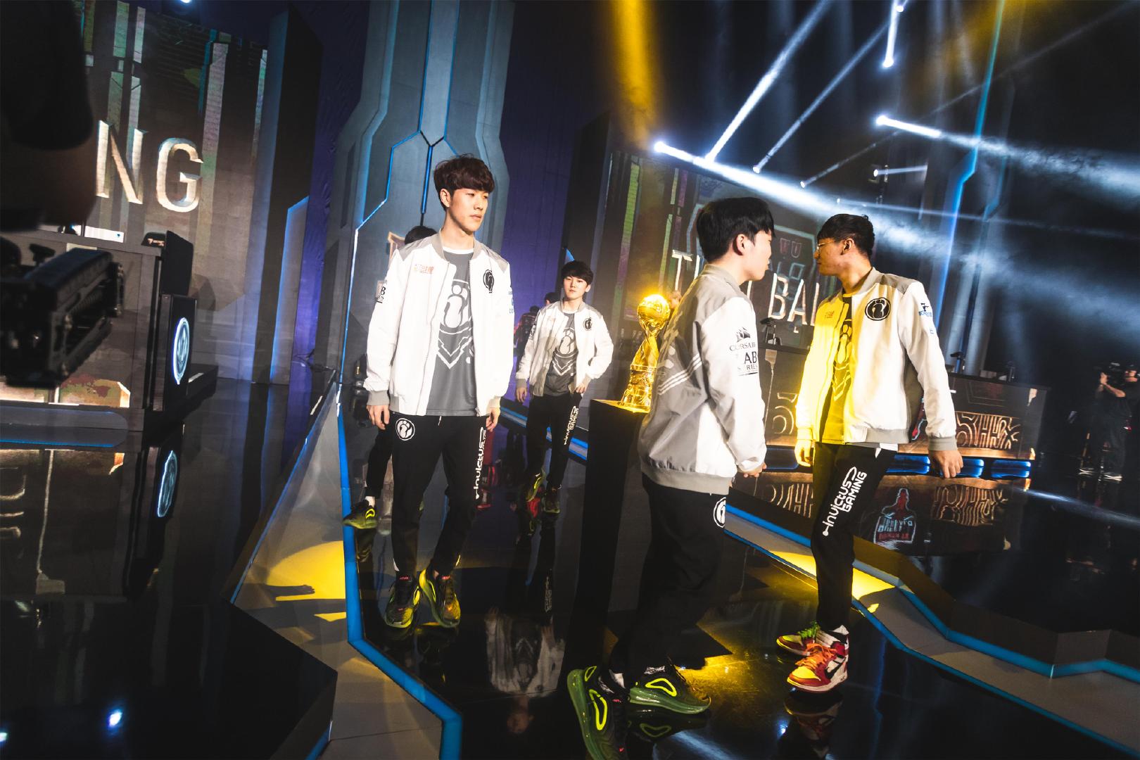 外媒爆料Faker一年工资接近800万美金，约等于GEN全队工资！